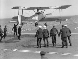 Sopwith_Pup_landing_on_board_ship